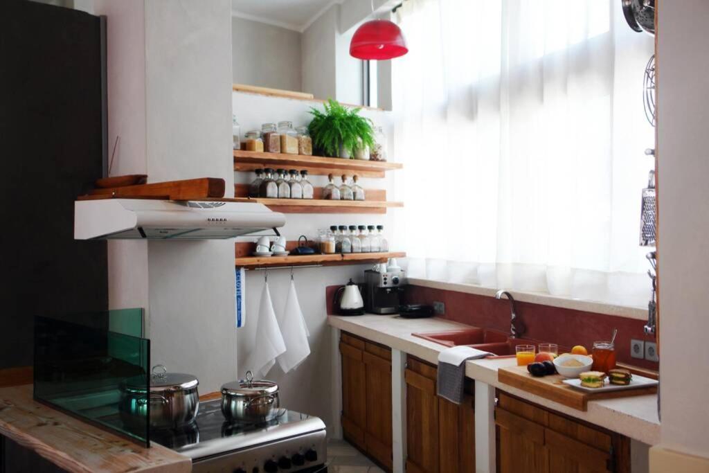 Unique - Spacious Studio With Rooftop / Thissio Афины Экстерьер фото